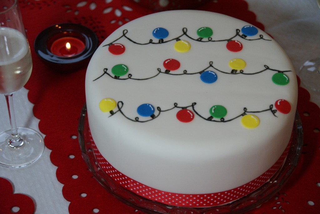 Simple Christmas Cake Decorating