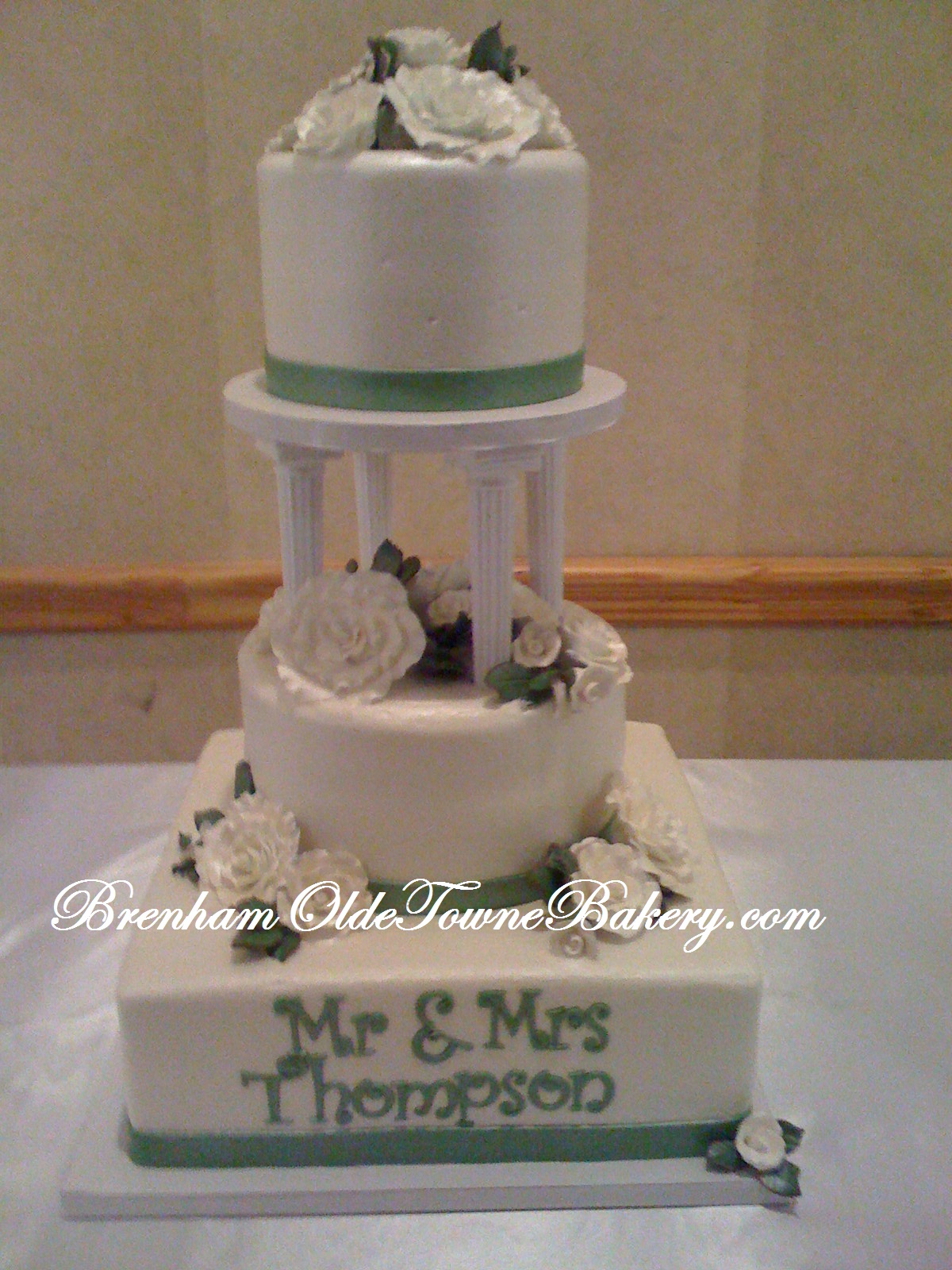 Wedding Cakes with Pillars