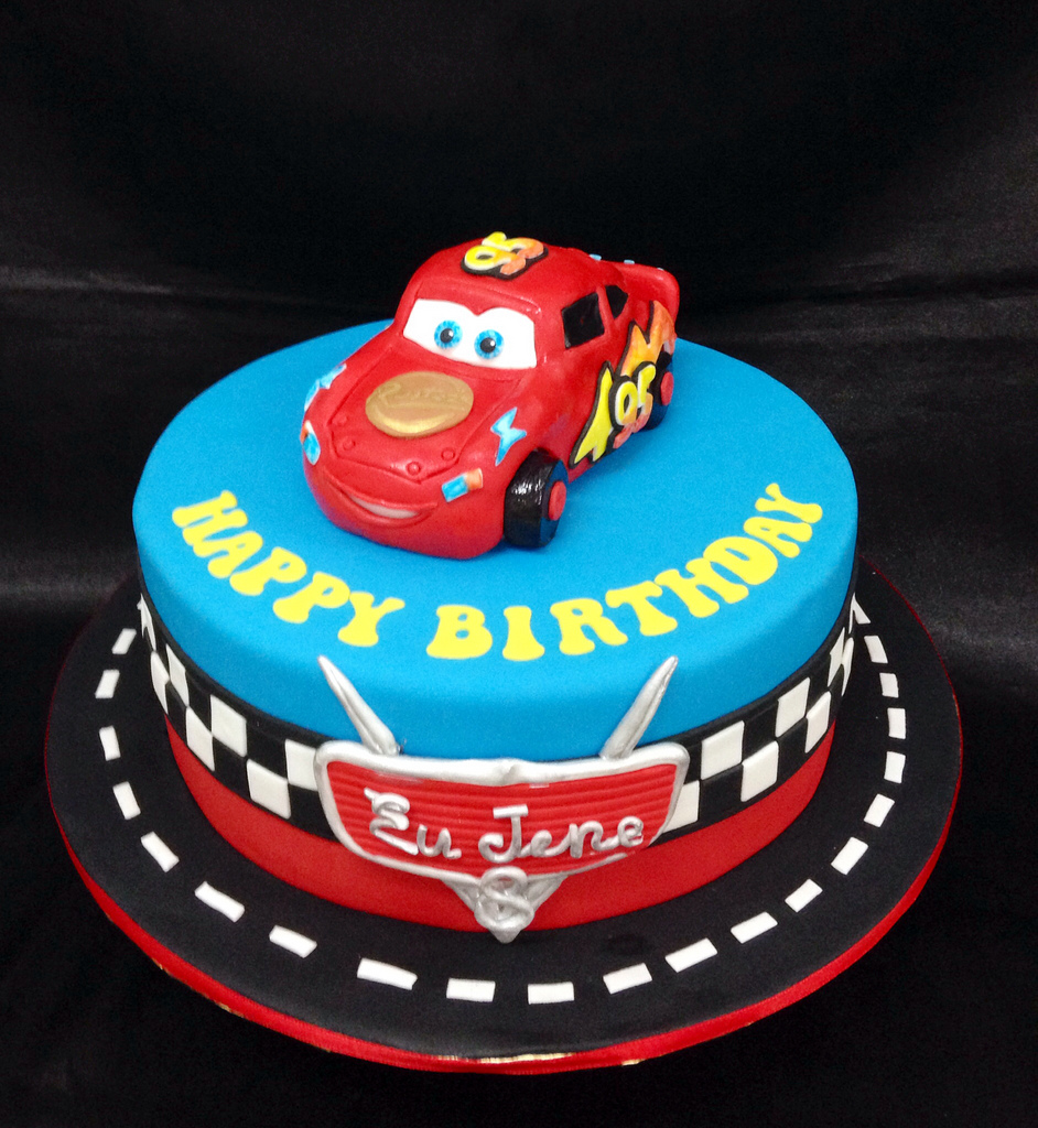 Cars Lightning McQueen Cake