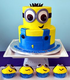 Minion Cake and Cupcakes