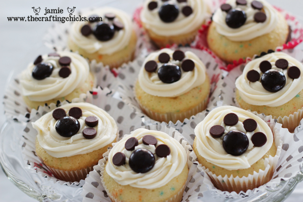 Puppy Paw Print Cupcakes