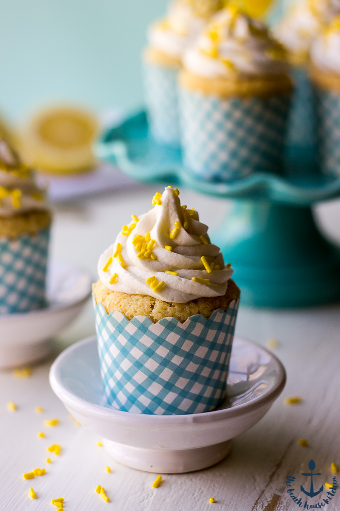 Vanilla Cupcakes with Lemon Curd Filling