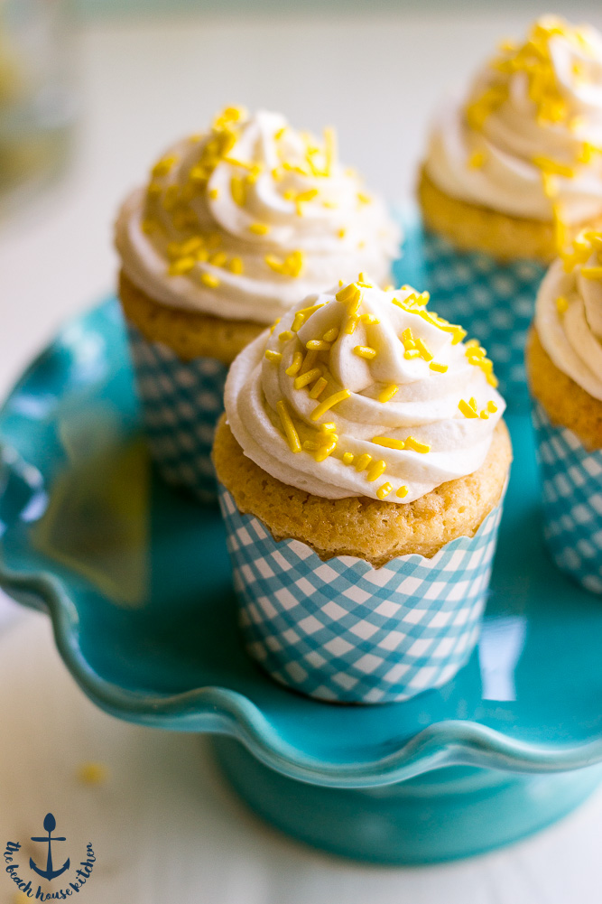 Vanilla Cupcakes with Lemon Curd Filling