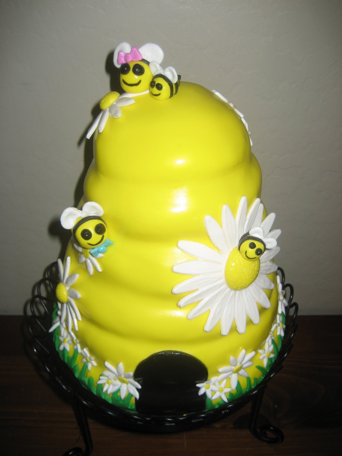 Bumble Bee Baby Shower Cake