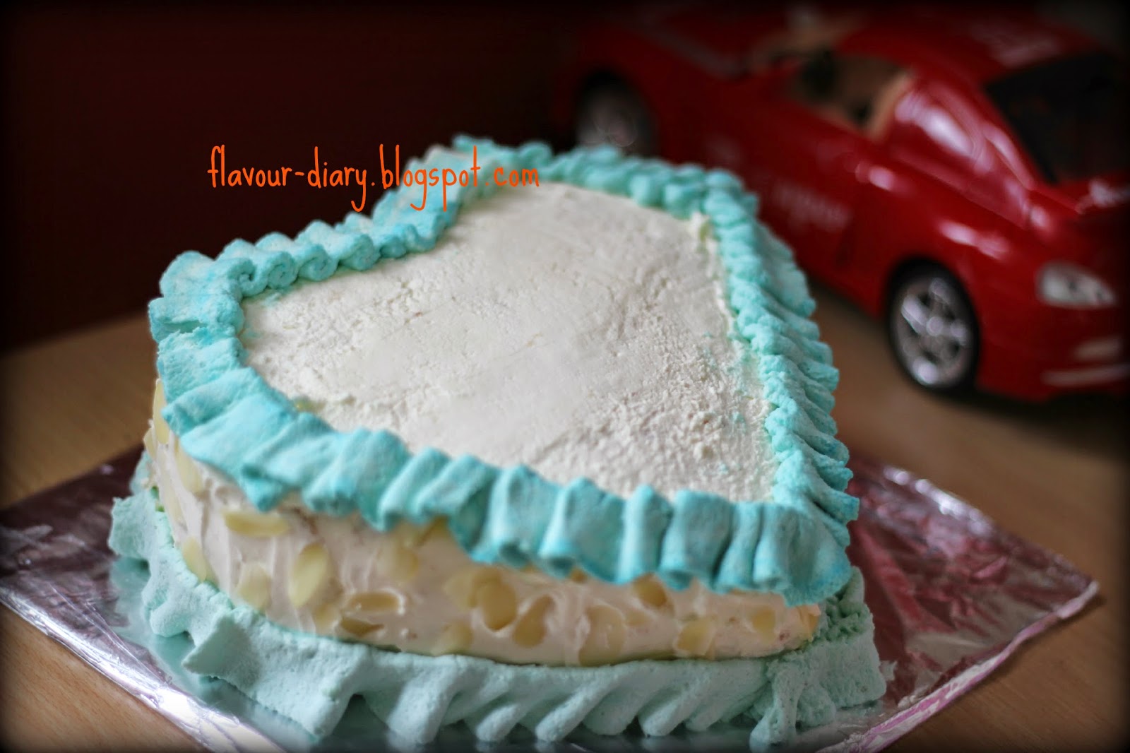 Decorate Cake with Whipped Cream