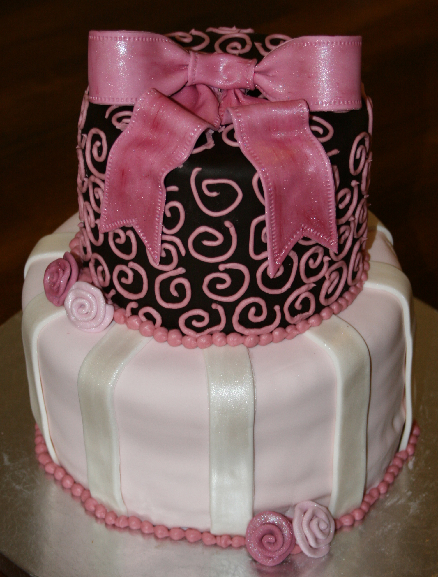 Elegant Happy Birthday Cakes for Women