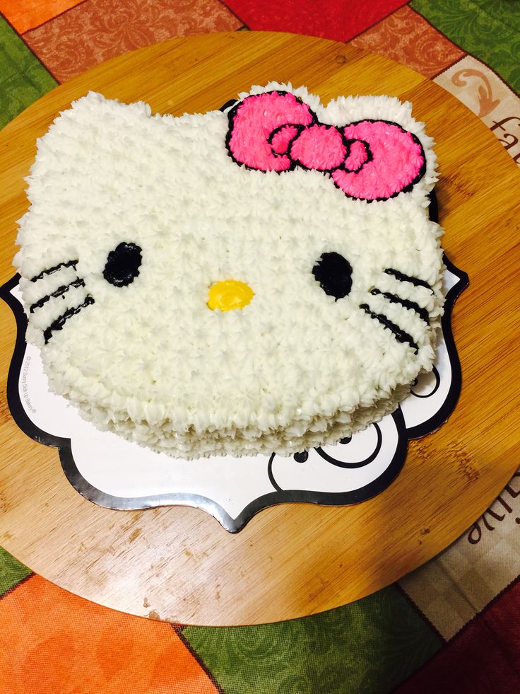 Hello Kitty Cake