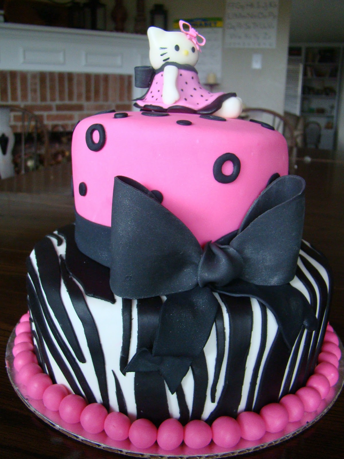 10 Photos of Hello Kitty Zebra Stripe Birthday Cakes