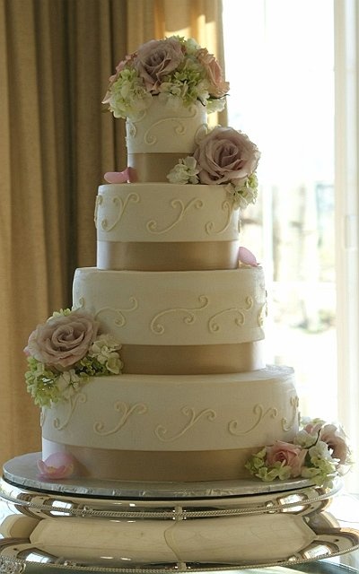 Ivory and Champagne Wedding Cake