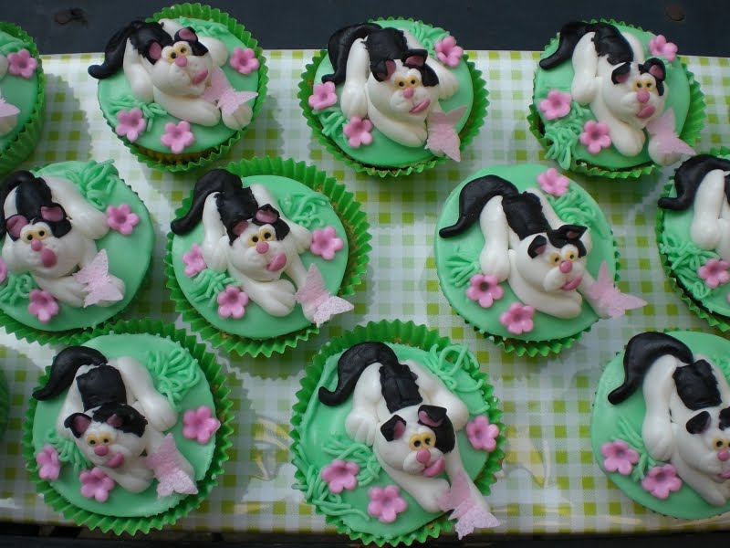 Kitty Cat Cupcake Birthday Cake