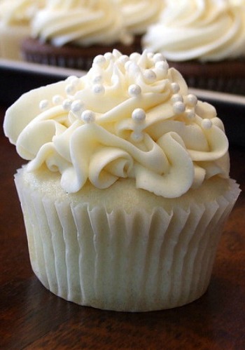 White Wedding Cake Cupcake Recipe