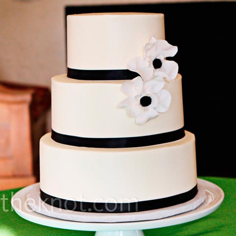 Black and White Wedding Cake