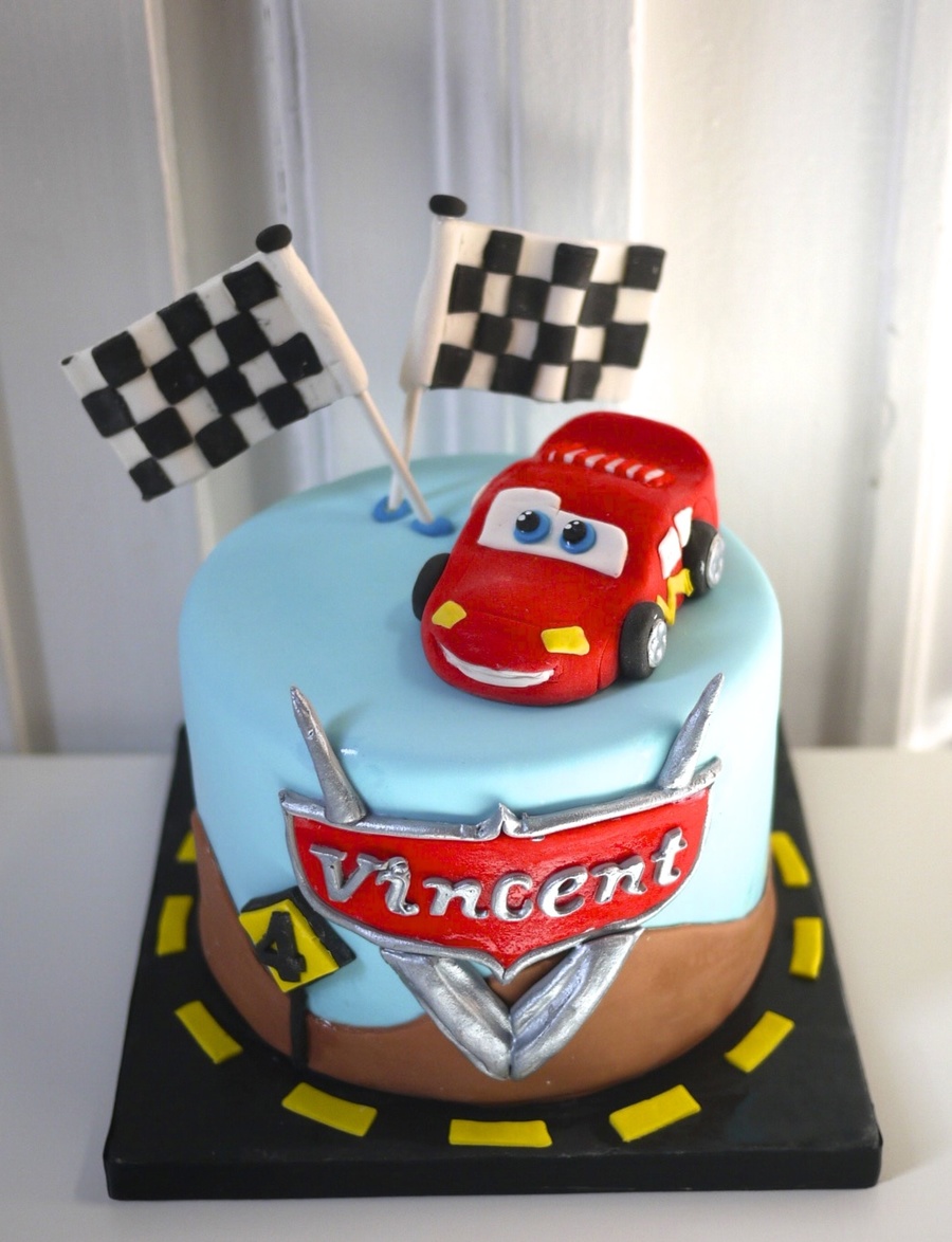 Cars Lightning McQueen Cake