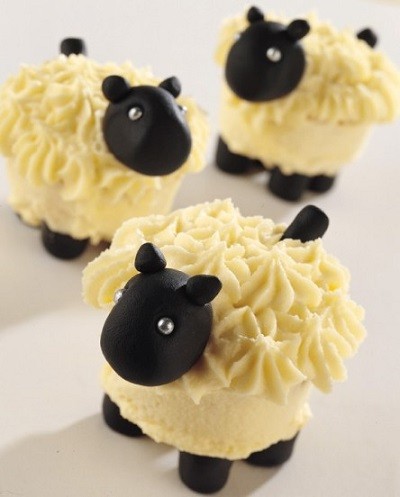 Easter Lamb Cupcake Cake