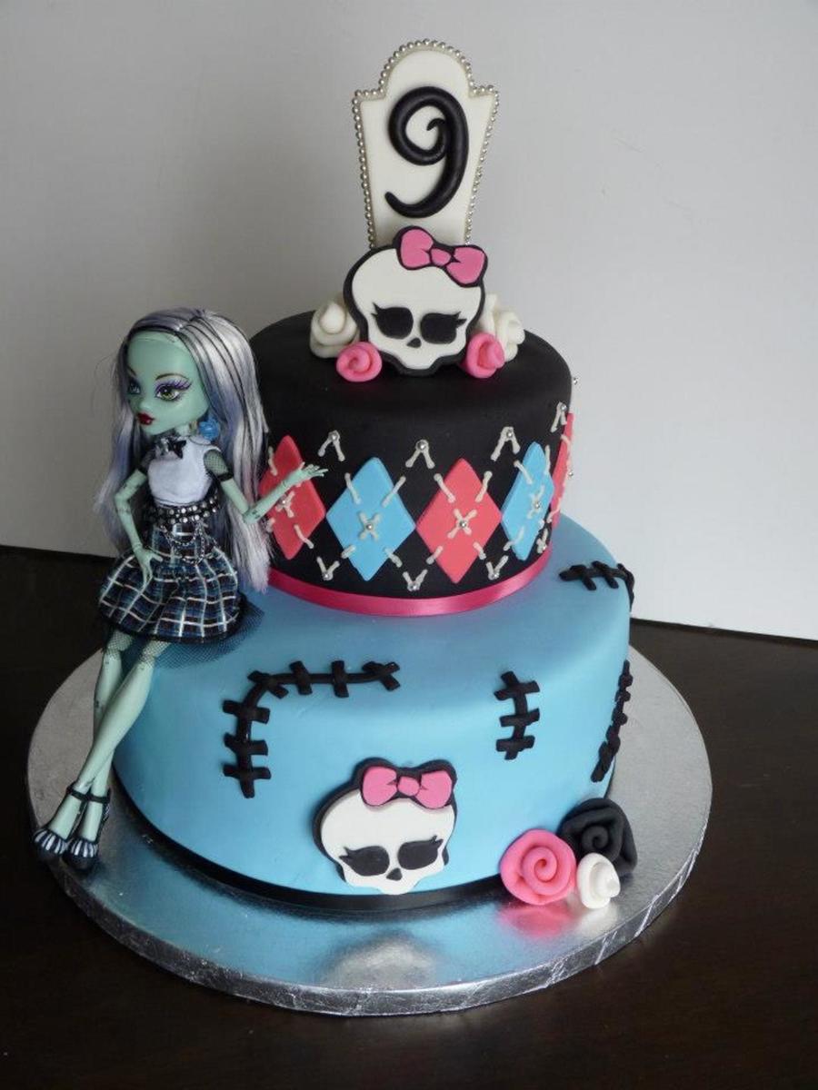 Monster High Cake with Doll