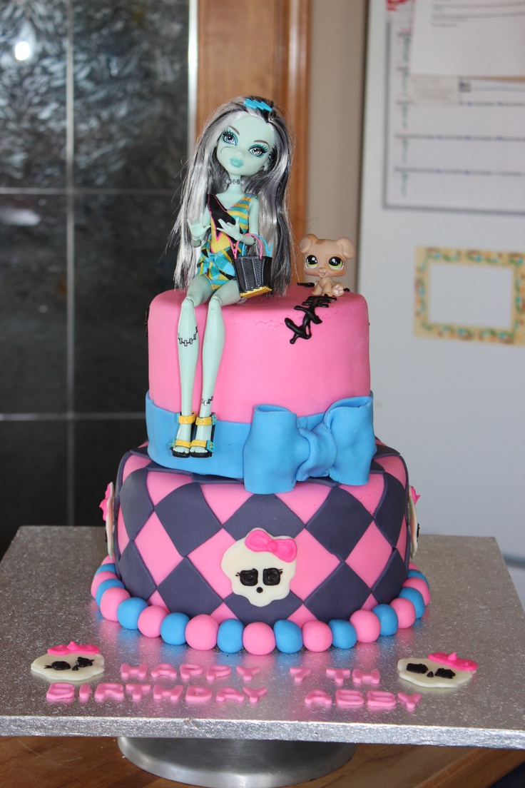 Monster High Frankie Stein Cake