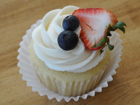 Vanilla Cupcakes with Cream Cheese Frosting