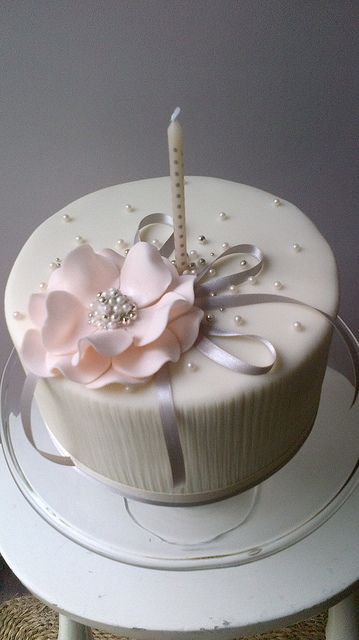 Beautiful Elegant Birthday Cakes with Candles