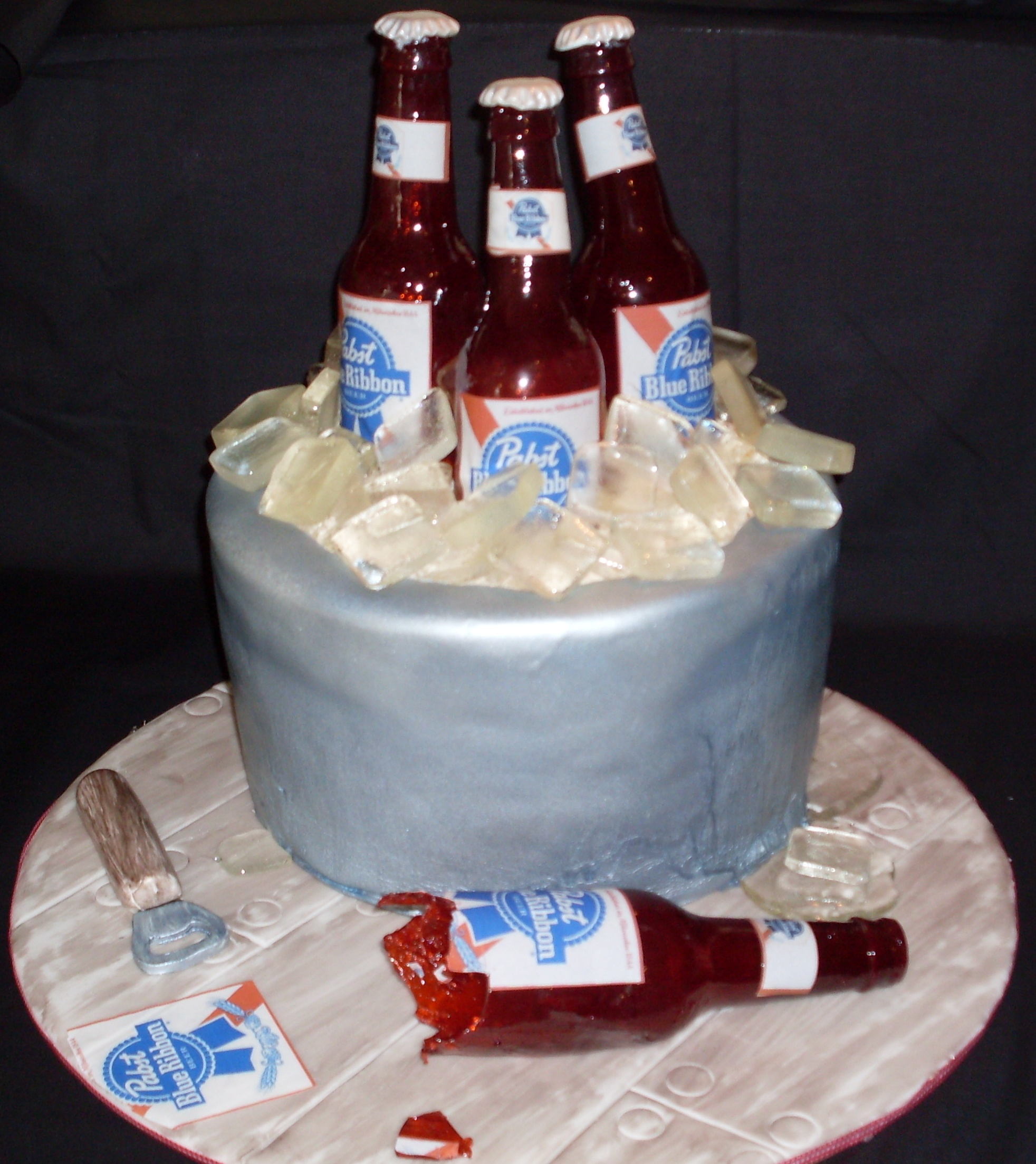 10 Photos of Beer Decorated Birthday Cakes