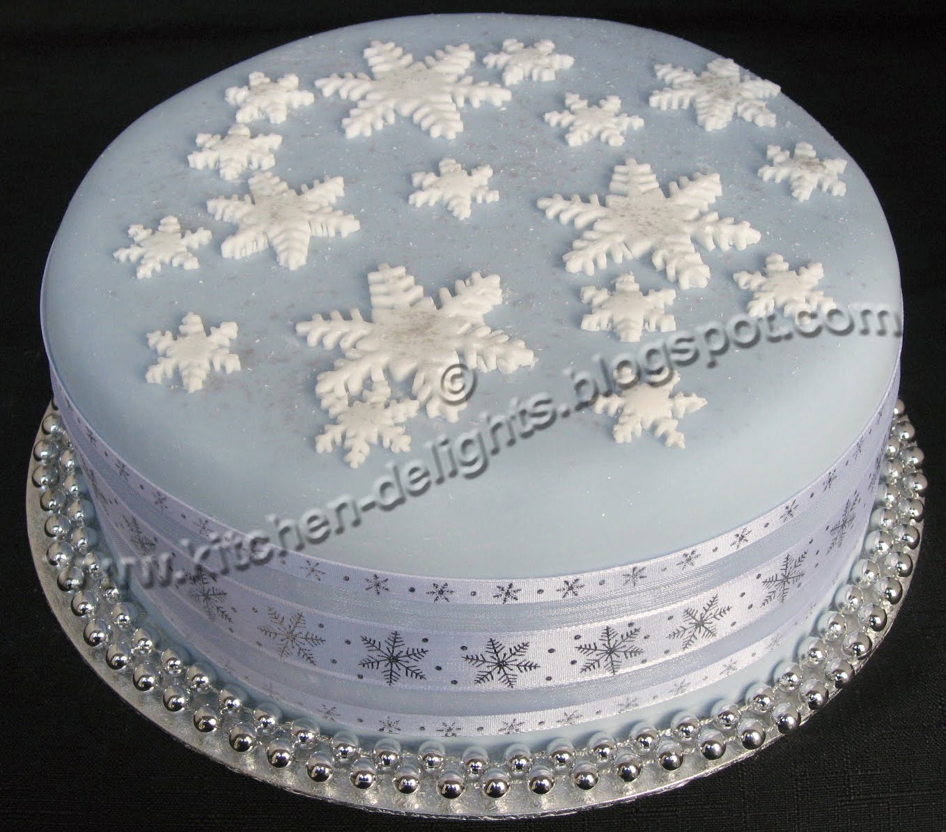 Christmas Cake with Snow Flakes