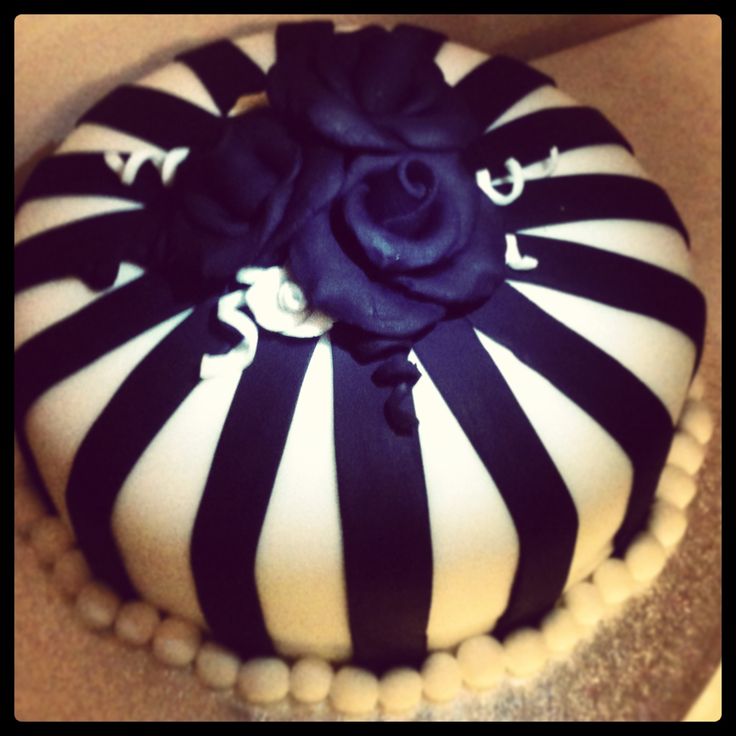 11 Photos of Emo Girls Birthday Cakes