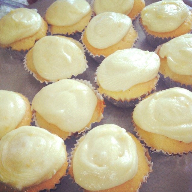 Lemon Cream Cheese Cupcakes