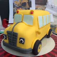 Magic School Bus Cake