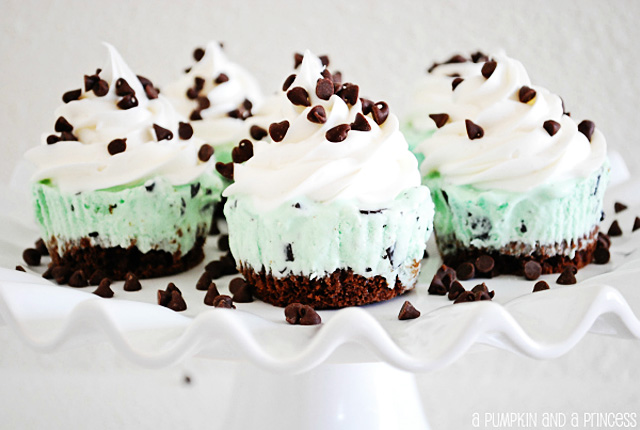 Mint Chocolate Chip Ice Cream Cupcakes