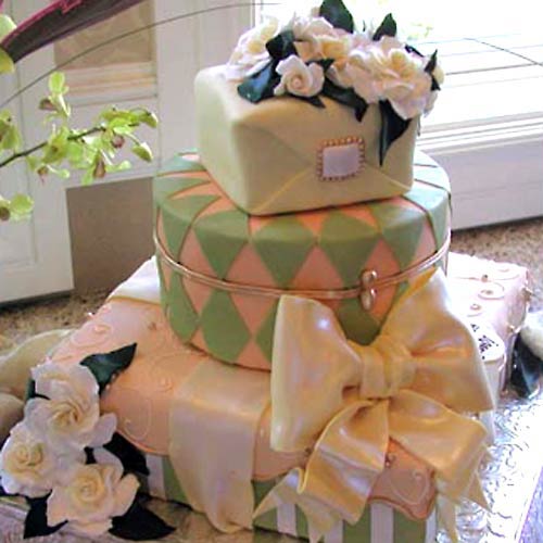 Cakes Shaped as Wedding Gift Box