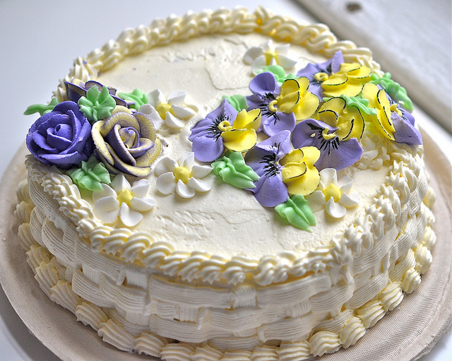 Decorating with Royal Icing Cake Flowers