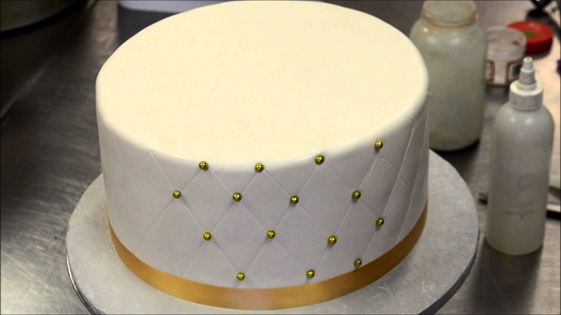 Diamond Pattern On Cake