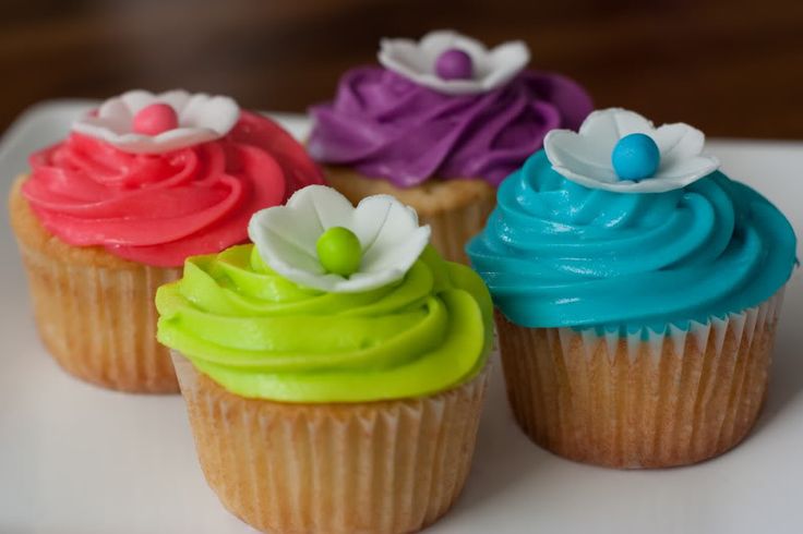 Hawaiian Themed Cupcakes