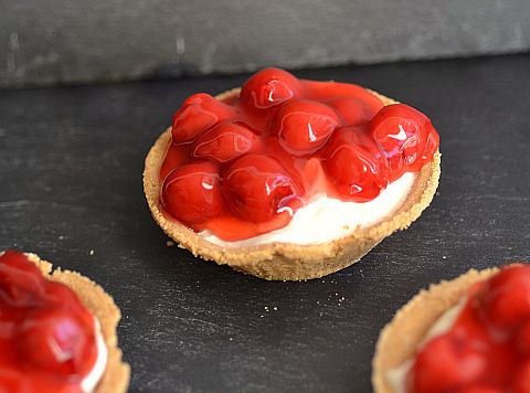 No-Bake Mini Cherry Cheesecakes