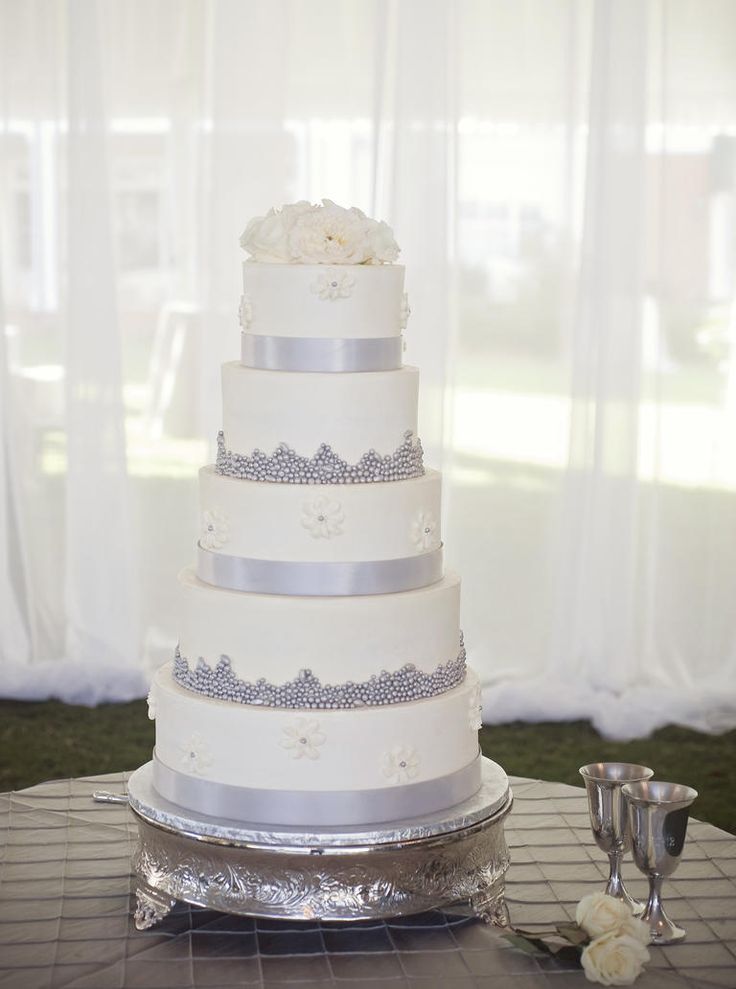 Simple Elegant Wedding Cake