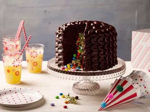 This Betty Crocker 100 Piece Cake Decorating Kit