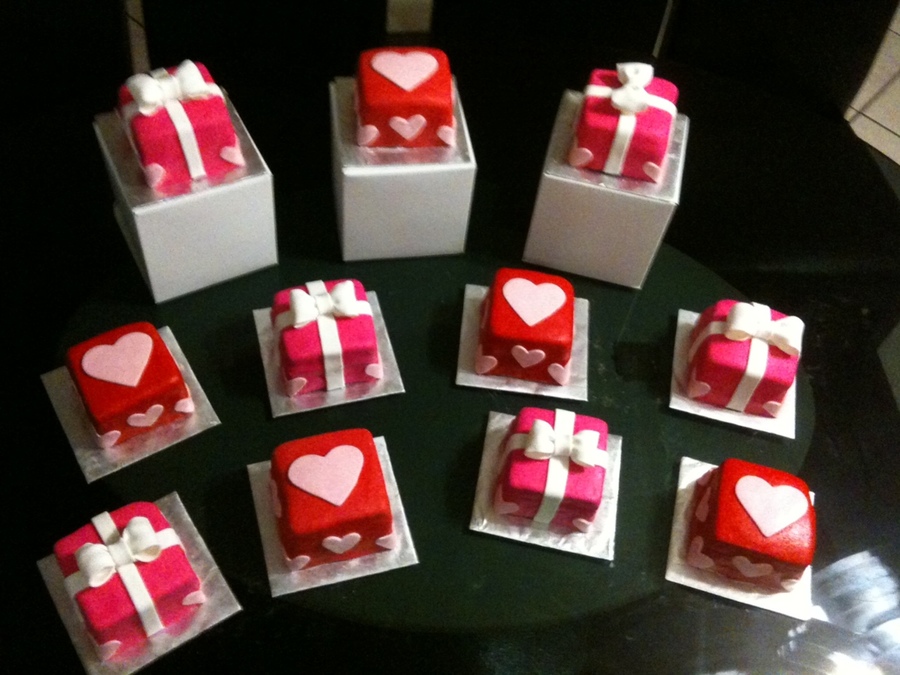 Valentine's Day Mini Cakes