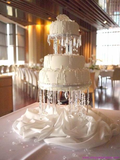 9 Photos of Cakes With Crystal Decorations