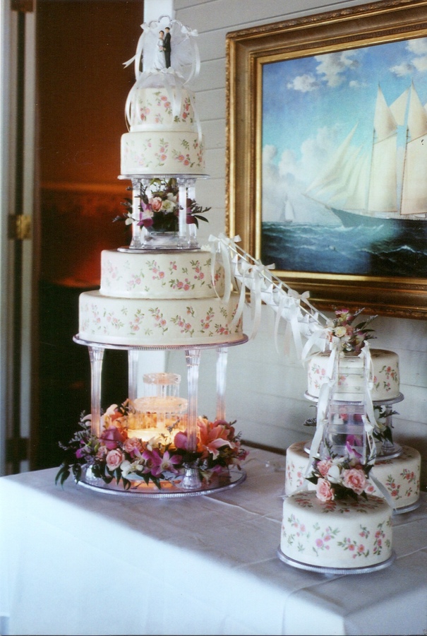 Four Tier Wedding Cakes with Fountains