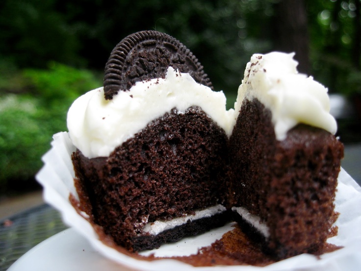 Oreo Cream Cheese Cupcakes