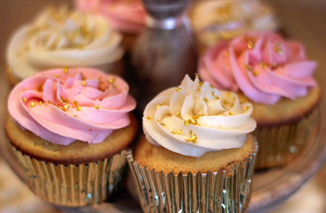 Pink and Gold Birthday Cake with Cupcakes