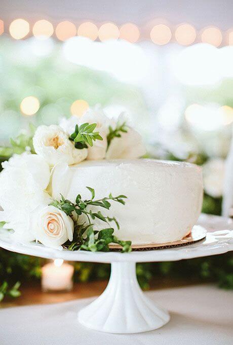 One Tier Wedding Cake with Flowers