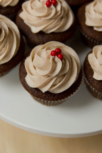 Cinnamon Gingerbread Cupcakes with Cream Cheese Frosting