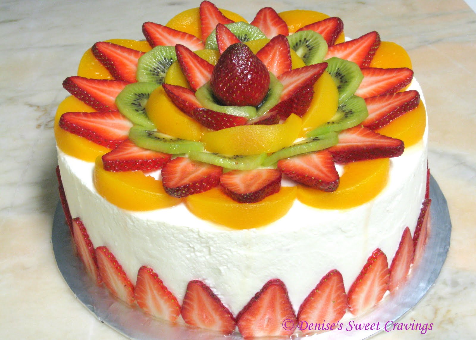 Fresh Fruits Cake with Topping