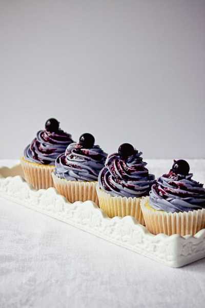 Lemon Blueberry Cupcakes with Buttercream