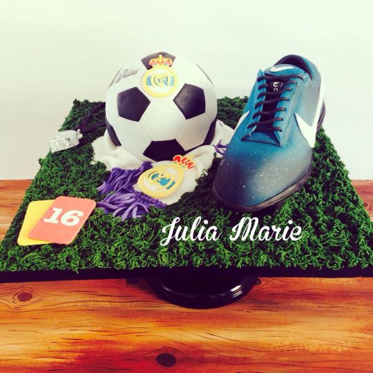 6 Photos of Cakes With Real Football's