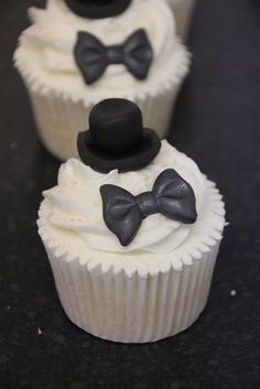 Tuxedo Cupcake Cake