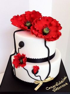 8 Photos of Cakes Decorated With Poppies