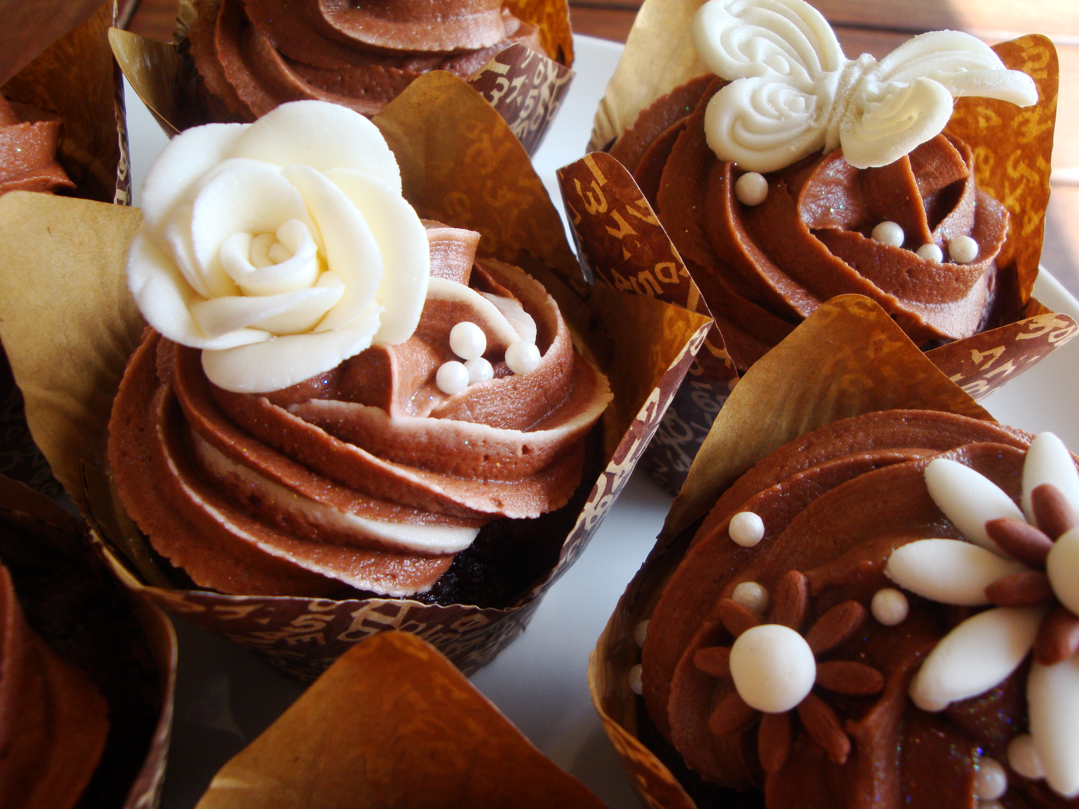 Cream and Brown Wedding Cupcakes