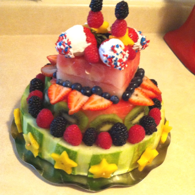 Edible Fruit Arrangements That Look Like a Cake