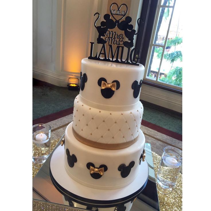 Mickey Mouse Wedding Cake